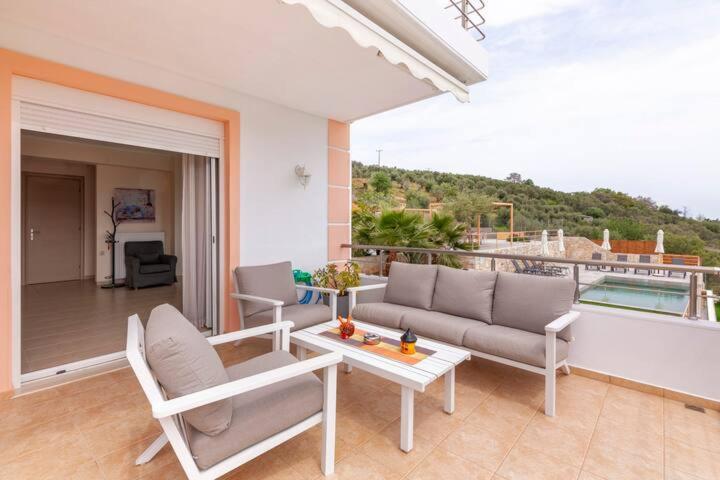 Villa Oasis Galatás Esterno foto