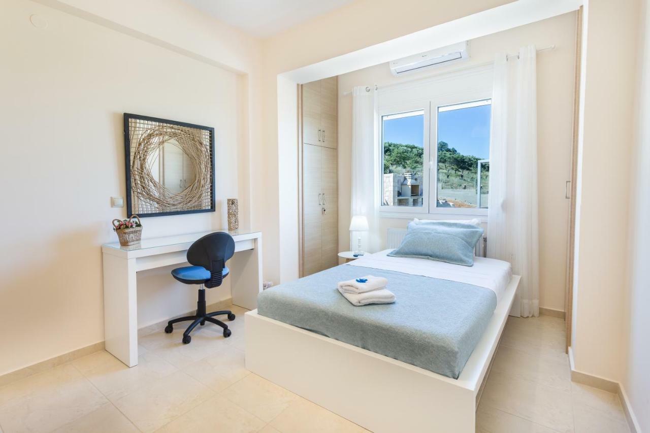 Villa Oasis Galatás Esterno foto