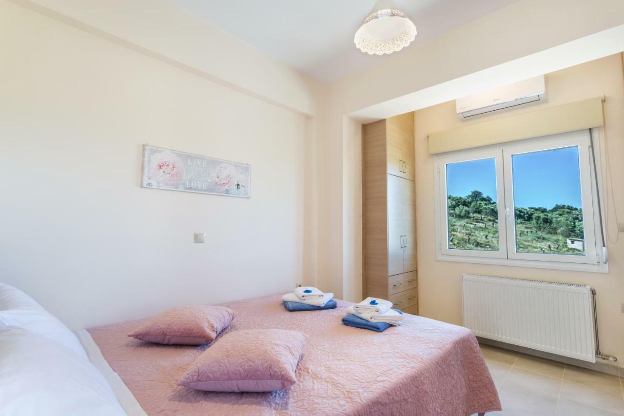 Villa Oasis Galatás Esterno foto