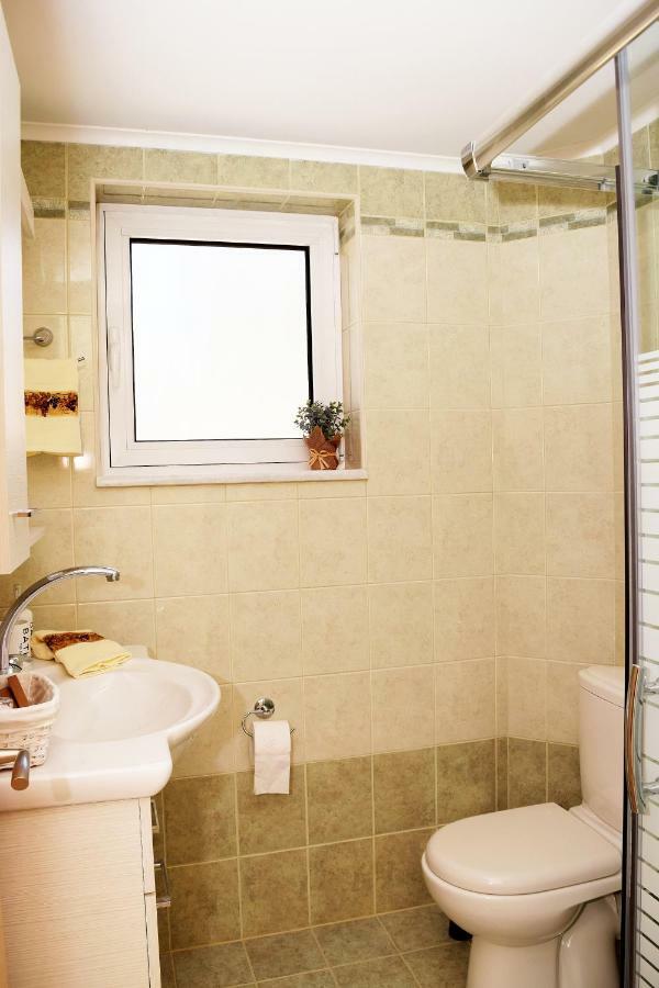 Villa Oasis Galatás Esterno foto